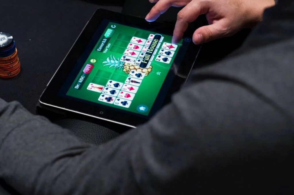 Онлайн-покер: особенности и преимущества